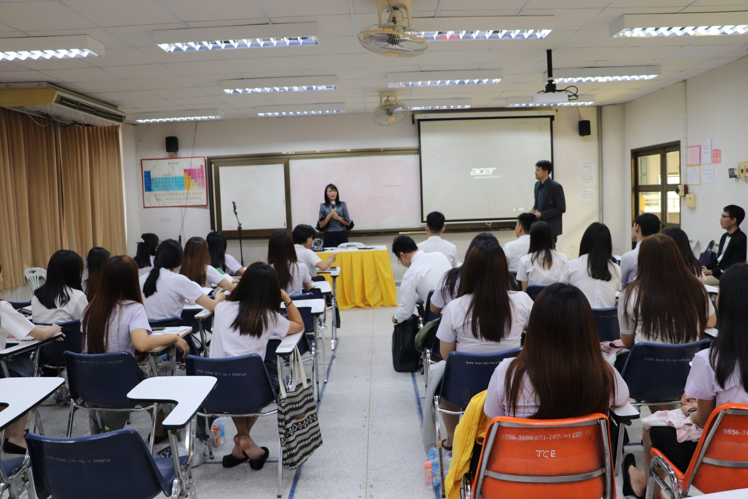 กิจกรรมแนะแนวการศึกษาต่อระดับบัณฑิตศึกษาที่คณะเทคโนโลยี มข.  ที่สาขาวิชาเคมี มทร.อีสาน วิทยาเขต ขอนแก่น