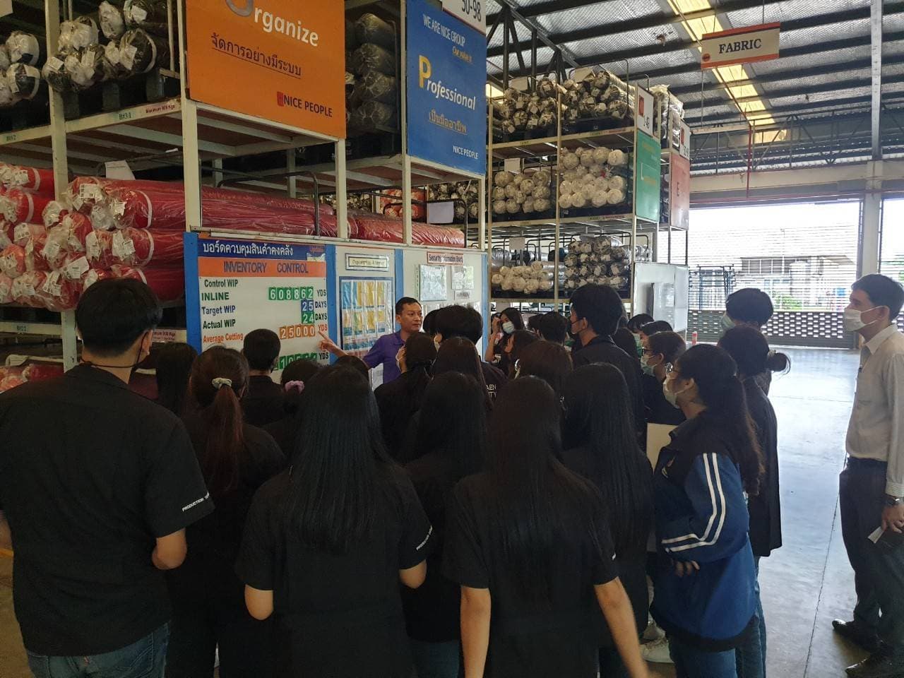 หลักสูตร​สาขาวิชา​เทคโนโลยี​การผลิต มข. จัดกิจกรรมให้นักศึกษา​เข้าเยี่ยมชมโรงงานผู้ผลิตเสื้อผ้ากีฬา บริษัท ไนซ์กรุ๊ปโฮลดิ้งคอร์ป จำกัด