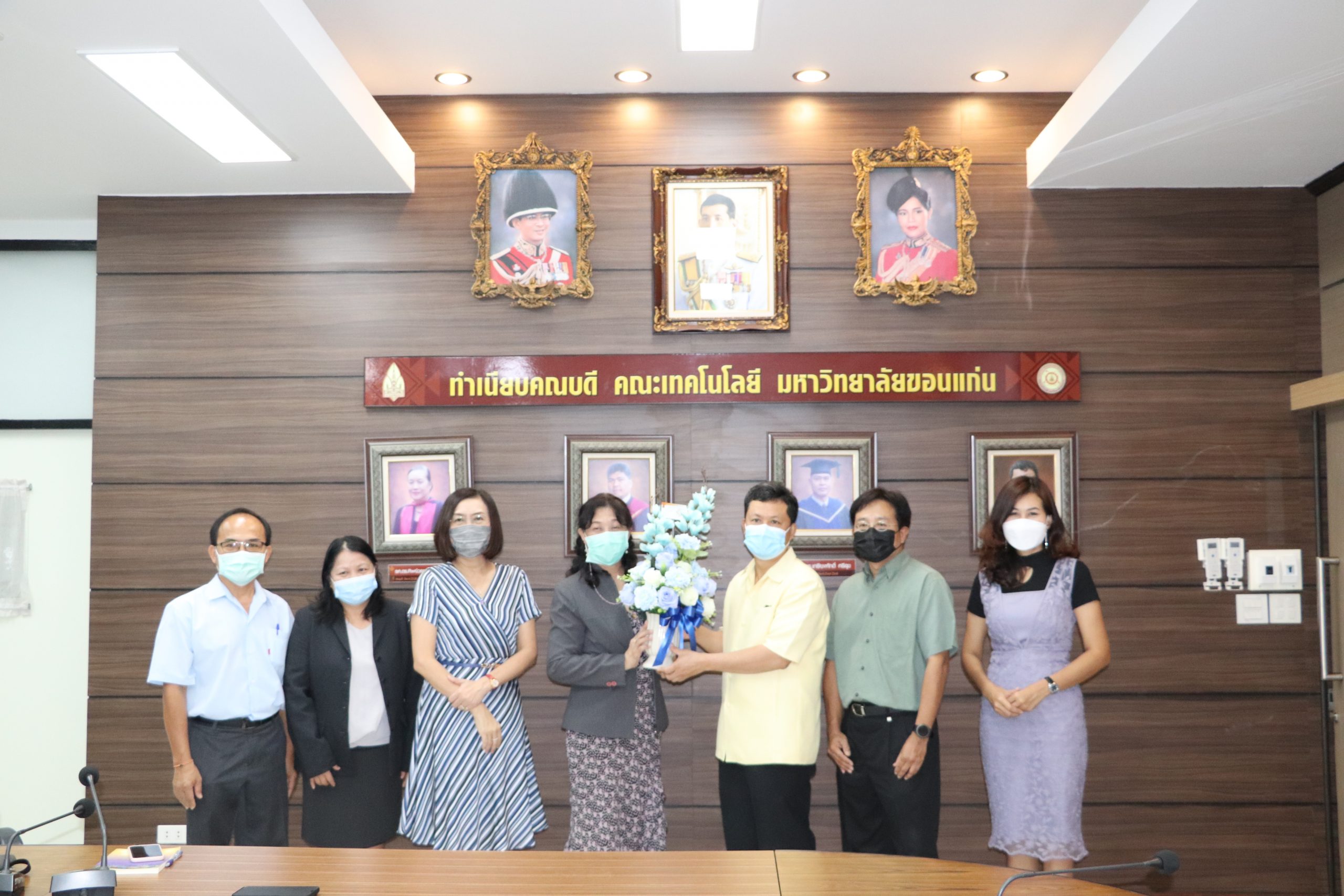 สำนักบริการวิชาการ มหาวิทยาลัยขอนแก่น ร่วมแสดงความยินดีกับคณบดีและทีมผู้บริหารของคณะเทคโนโลยี