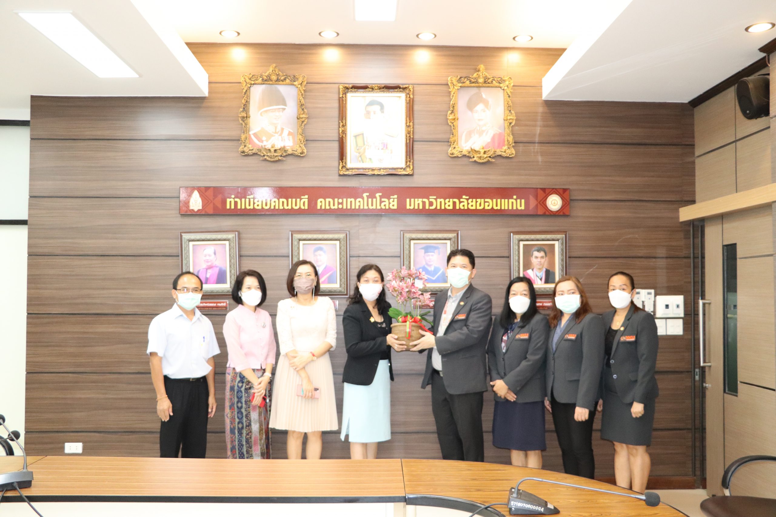คณะวิศวกรรมศาสตร์ มหาวิทยาลัยขอนแก่น ร่วมแสดงความยินดีกับคณบดีและทีมผู้บริหารของคณะเทคโนโลยี