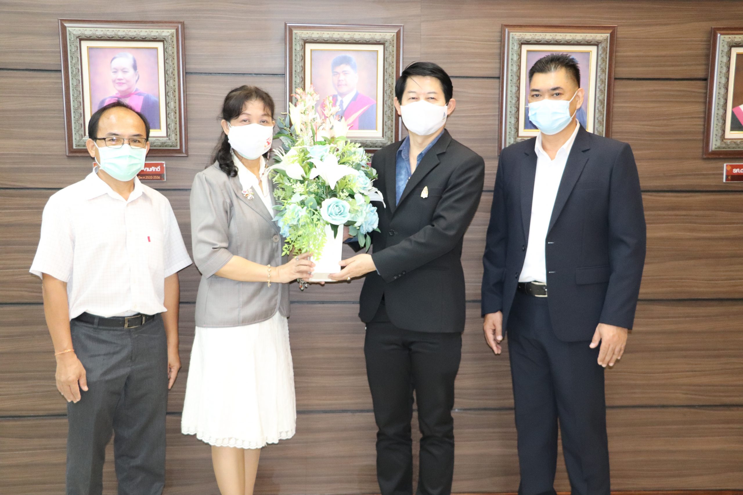 คณะสัตวแพทยศาสตร์ มหาวิทยาลัยขอนแก่น ร่วมแสดงความยินดีกับคณบดีและทีมผู้บริหารของคณะเทคโนโลยี