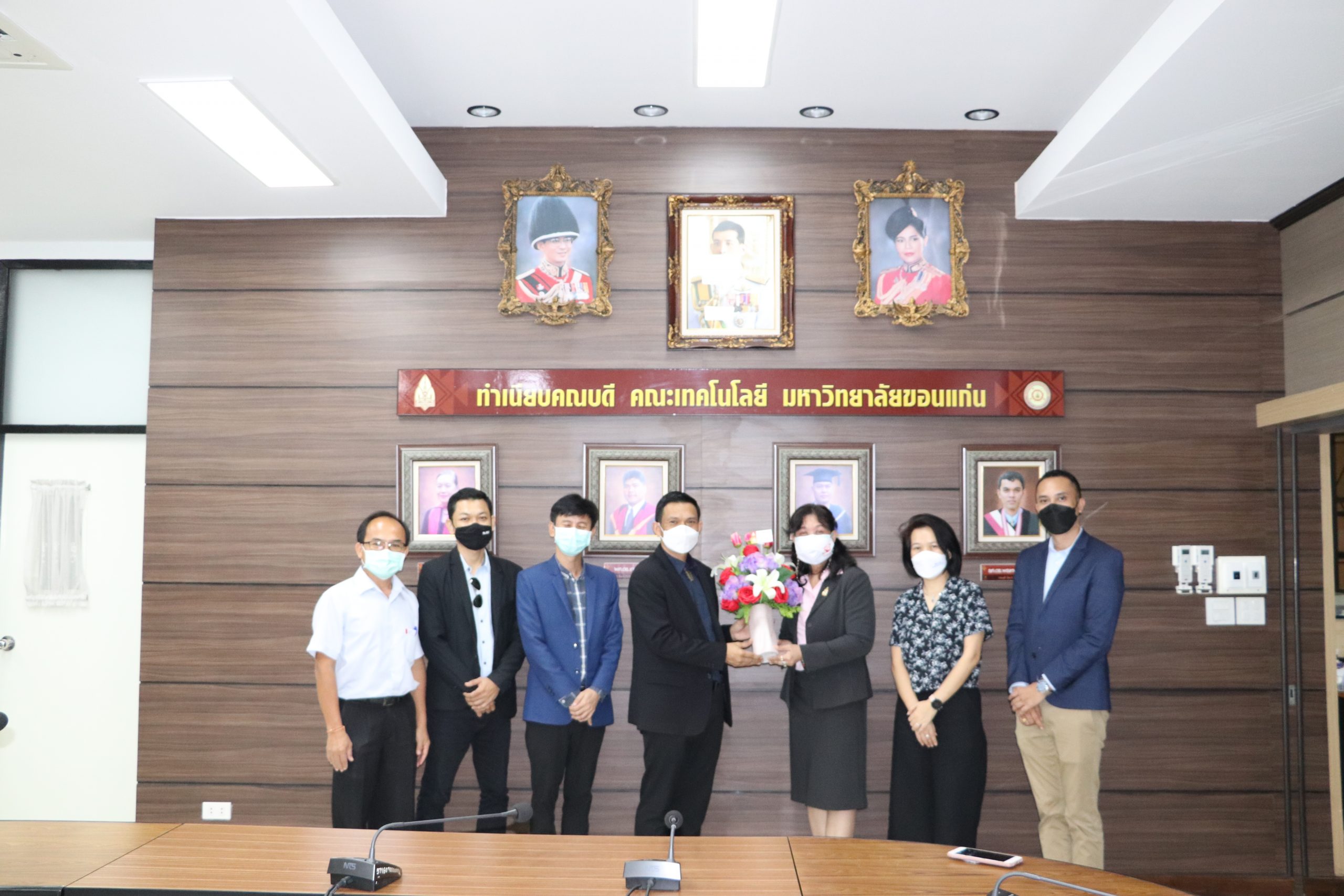 คณะศิลปกรรมศาสตร์ มหาวิทยาลัยขอนแก่น ร่วมแสดงความยินดีกับคณบดีและทีมผู้บริหารของคณะเทคโนโลยี
