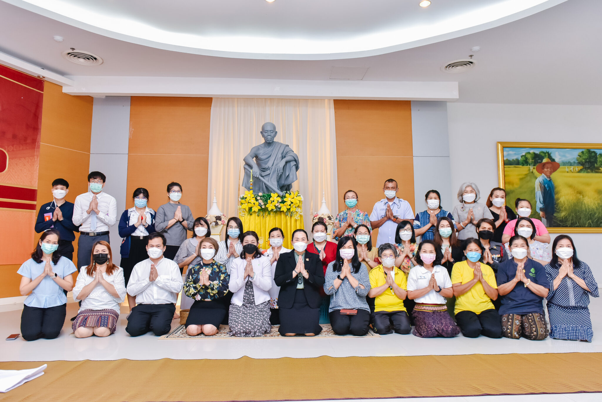 คณบดีคณะเทคโนโลยี เข้าร่วมกิจกรรมสวดมนต์ทำวัตรเย็น นั่งสมาธิ ประจำวันพระใหญ่ ต้นเดือน มี.ค. 65