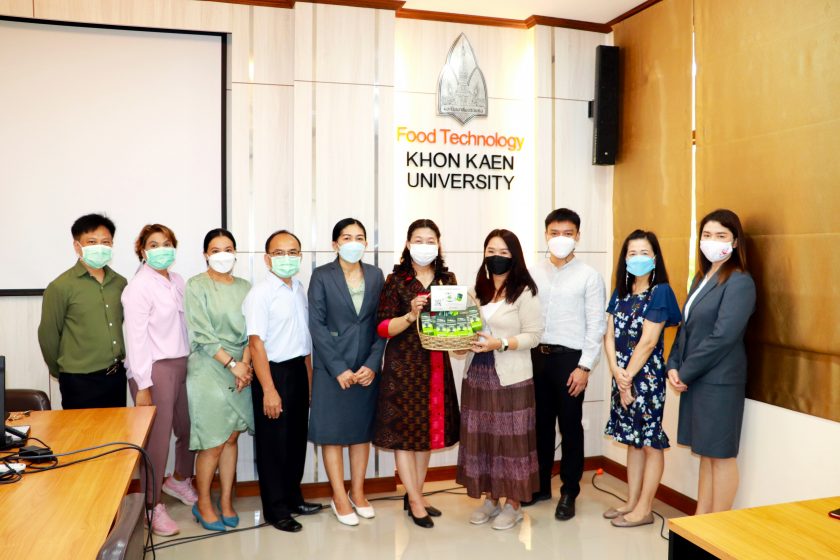 คณะเทคโนโลยี มอบกระเช้า สเปรย์พ่นคอต้านไวรัสฟ้าทะลายโจร ให้บุคลากรคณะเทคโนโลยี ในกิจกรรมโครงการ “มอบรัก เติมฝัน ปันสุข” 