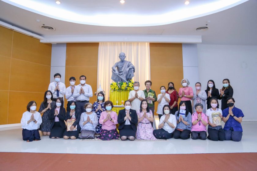 คณบดีคณะเทคโนโลยี ร่วมกิจกรรมสวดมนต์ทำวัตรเย็น นั่งสมาธิ  ในโครงการส่งเสริมคุณธรรม จริยธรรม สำนักงานอธิการบดี มหาวิทยาลัยขอนแก่น