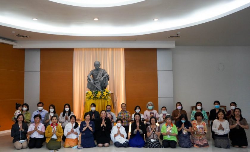 คณบดีคณะเทคโนโลยี มข. เข้าร่วมกิจกรรม สวดมนต์ทำวัตรเย็น นั่งสมาธิ ในโครงการส่งเสริมคุณธรรม จริยธรรม สำนักงานอธิการบดี
