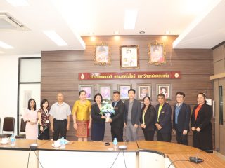 คณะผู้บริหารคณะเทคโนโลยี มข. ได้ให้การต้อนรับคณะกรรมการสภาพนักงาน  มข. (The executive team of the Faculty of Technology, Khon Kaen University, welcomed the Khon Kaen University Staff Council committee)