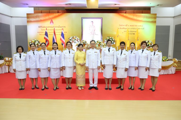 คณบดีคณะเทคโนโลยีร่วมพิธีสนองพระบรมราชโองการฯ แต่งตั้ง รศ.นพ.ชาญชัย พานทองวิริยะกุล เป็นอธิการบดี วาระที่ 2 พร้อมร่วมแสดงความยินดี