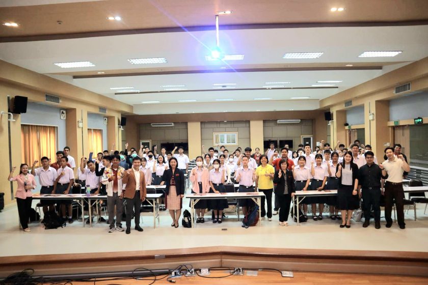 ศูนย์บริหารจัดการห้องเรียนวิทยาศาสตร์ในโรงเรียนโดยการกำกับดูแลของมหาวิทยาลัยขอนแก่น (โครงการ วมว.-มข.) ได้นำคณะนักเรียนเข้าเยี่ยมชมและศึกษาดูงาน เพื่อเปิดโอกาสให้นักเรียนได้ทำความรู้จักกับหลักสูตรการเรียนการสอนและขอบเขตของงานวิจัยในสาขาวิชาต่าง ๆ